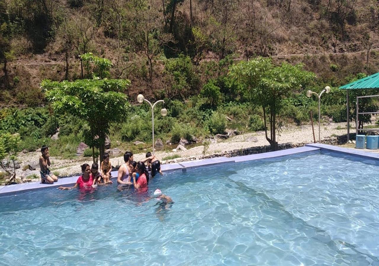 Crocus River Resort ランズドーン エクステリア 写真